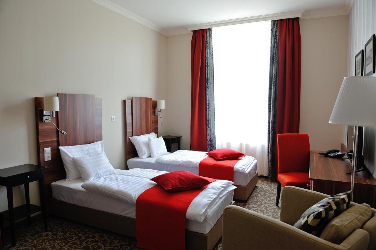 Corner Hotel & Kavehaz Dunaújváros Εξωτερικό φωτογραφία