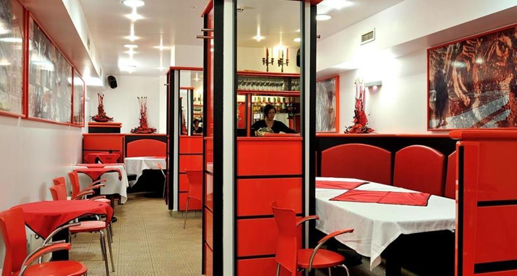 Corner Hotel & Kavehaz Dunaújváros Εξωτερικό φωτογραφία