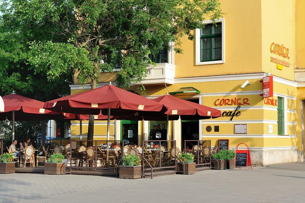 Corner Hotel & Kavehaz Dunaújváros Εξωτερικό φωτογραφία